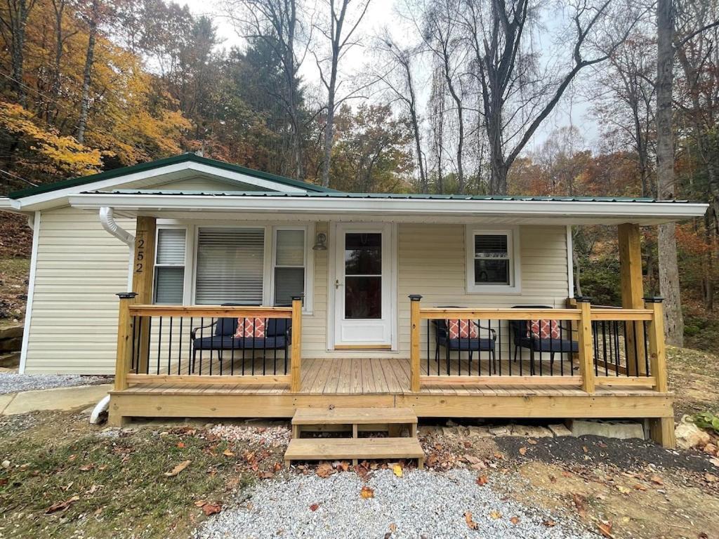 Holiday home Oscar's Hendo Retreat Hendersonville
