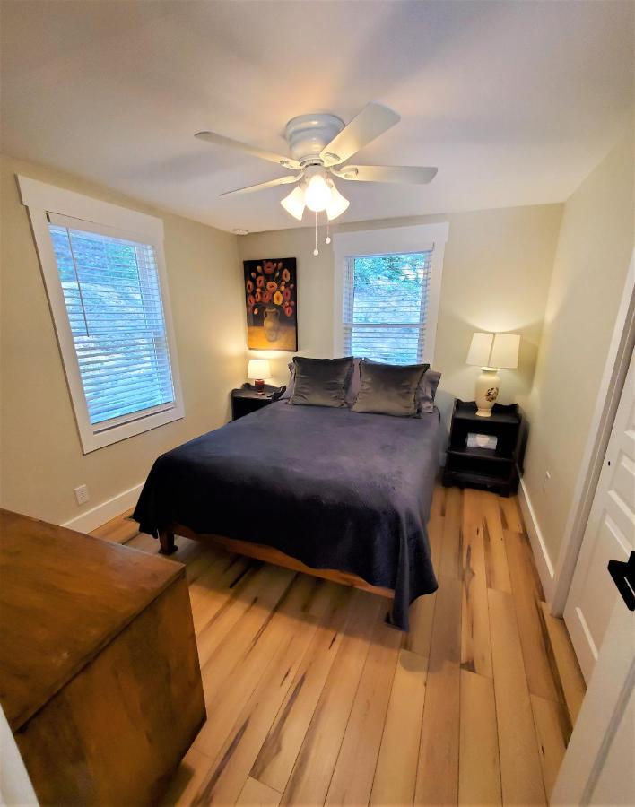 Oscar's Hendo Retreat Holiday home Hendersonville